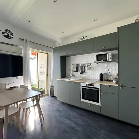 Front De A 10 M Balcon Et Parking * Villeneuve-Loubet