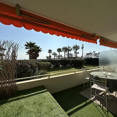 Front De A 10 M Balcon Et Parking *