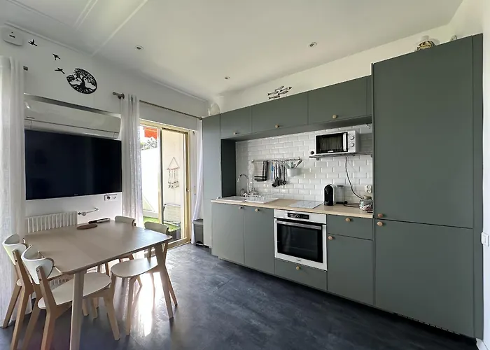 Front De A 10 M Balcon Et Parking * Villeneuve-Loubet