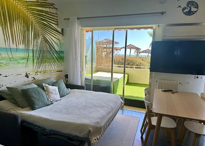 Front De A 10 M Balcon Et Parking Apartment