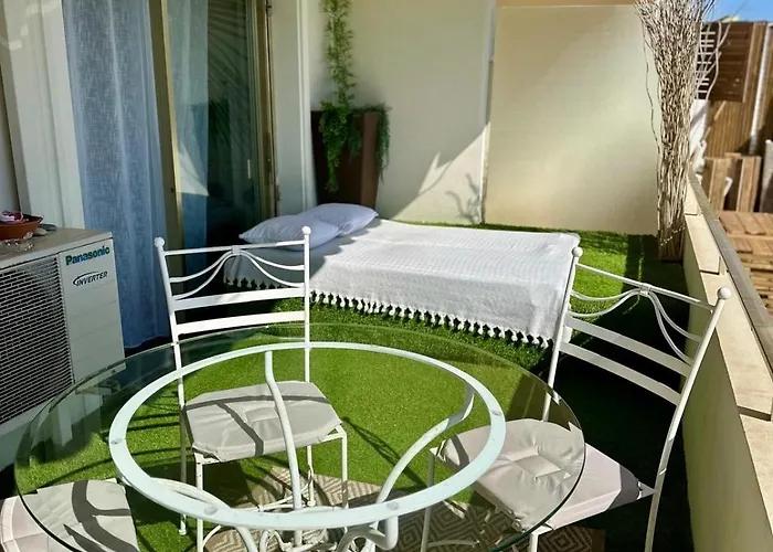 Apartment Front De A 10 M Balcon Et Parking